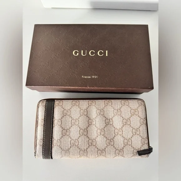 Authentic GUCCI GG Supreme Wallet - Picture 3 of 12